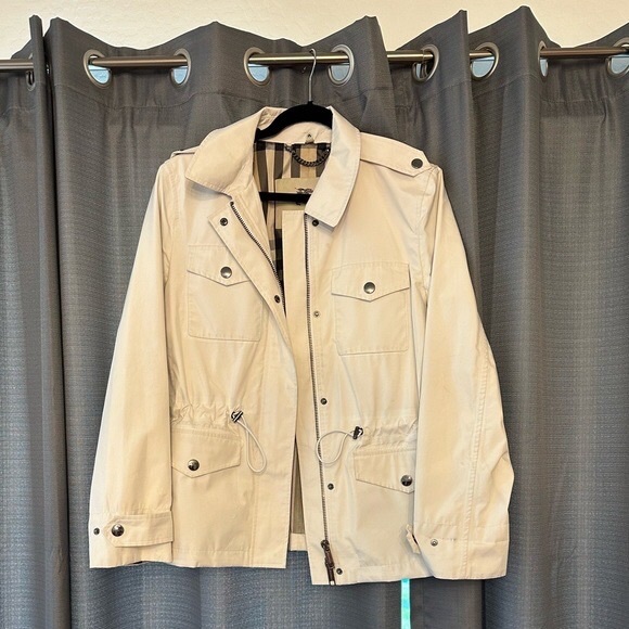 Burberry jacket. - Picture 1 of 8